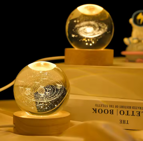 Kryształowa lampka galaktyczna z astronautą